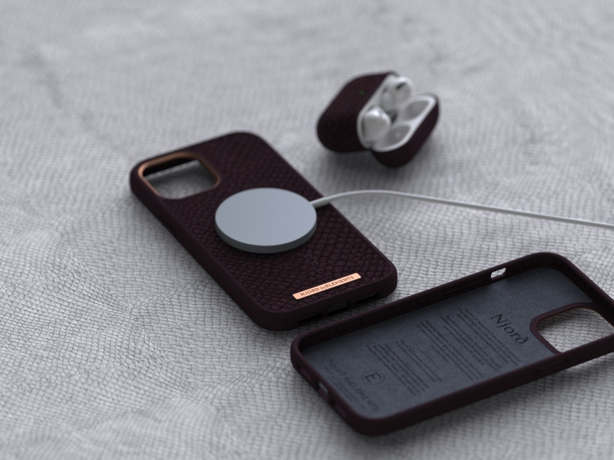 Etui z islandzkiej skóry łososia do iPhone 12 Pro Max purpurowe