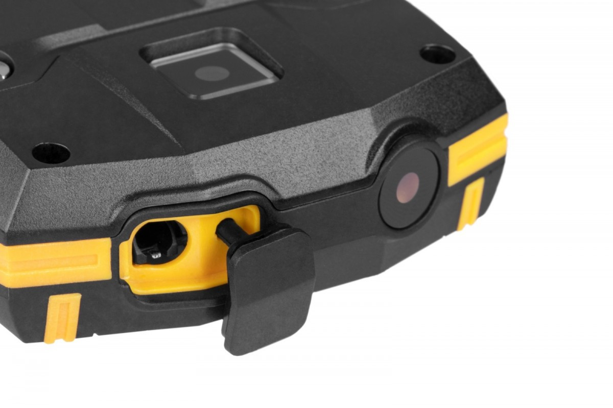 Telefon komórkowy Iron 2 32MB RAM 2,4 cali